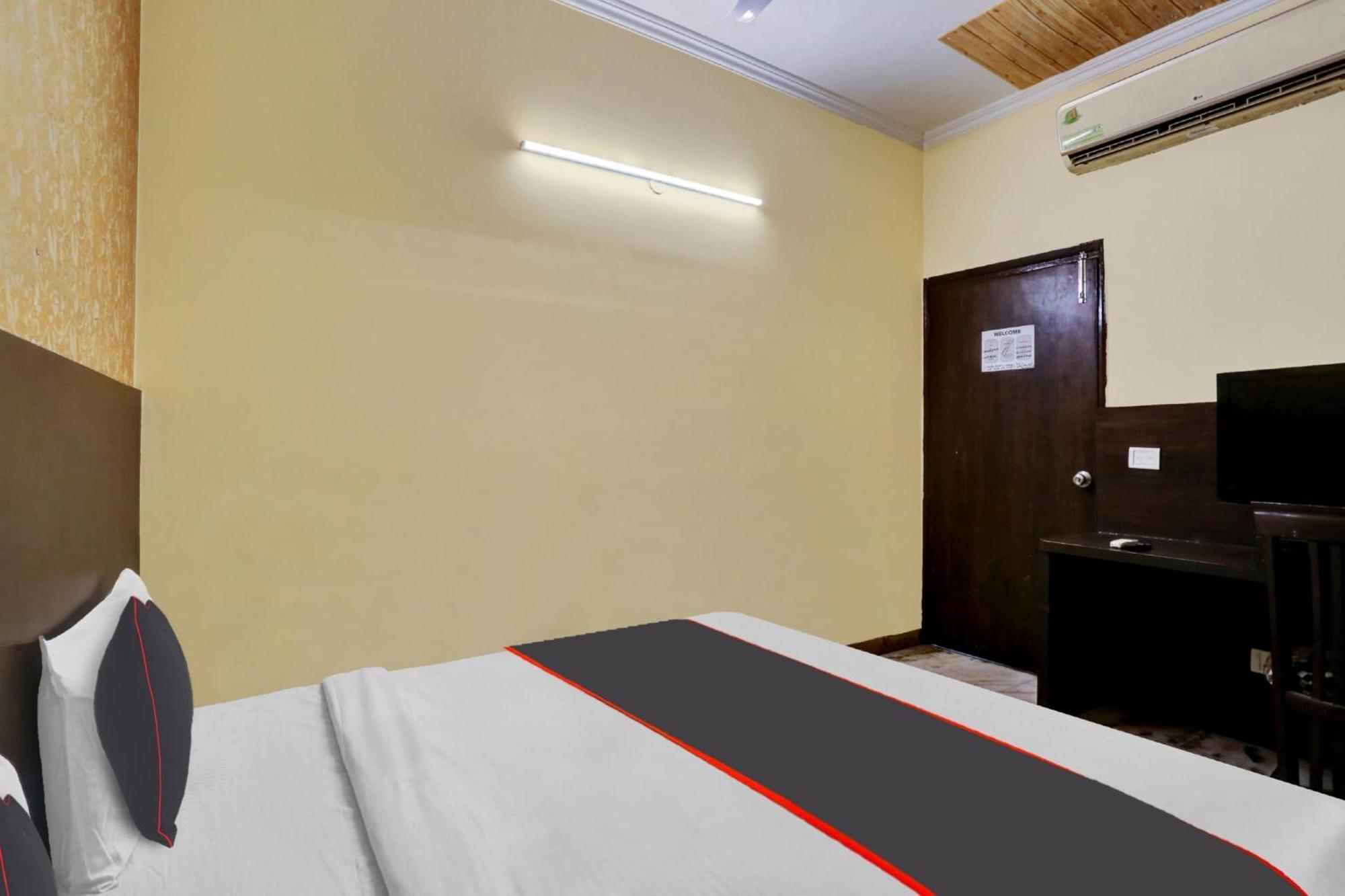 Hotel Platinum Sqs Key Gurgaon Luaran gambar